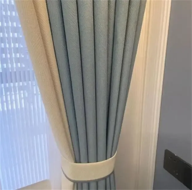 卧室遮光窗帘安装实景