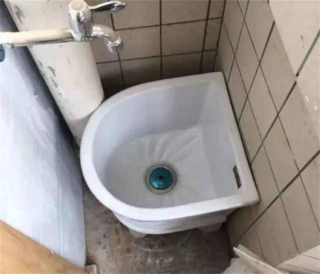阳台清洁区与收纳实景