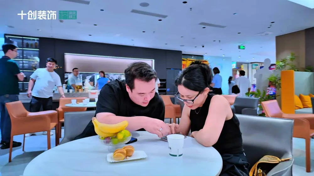 09_76b443db0254d06c.webp